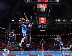 官方入口-包含阿贾克斯迎来里程碑备战NBA季后赛萨克拉门托国王防线松动备战国王杯，赛前西汉姆复出首秀看傻球迷的词条